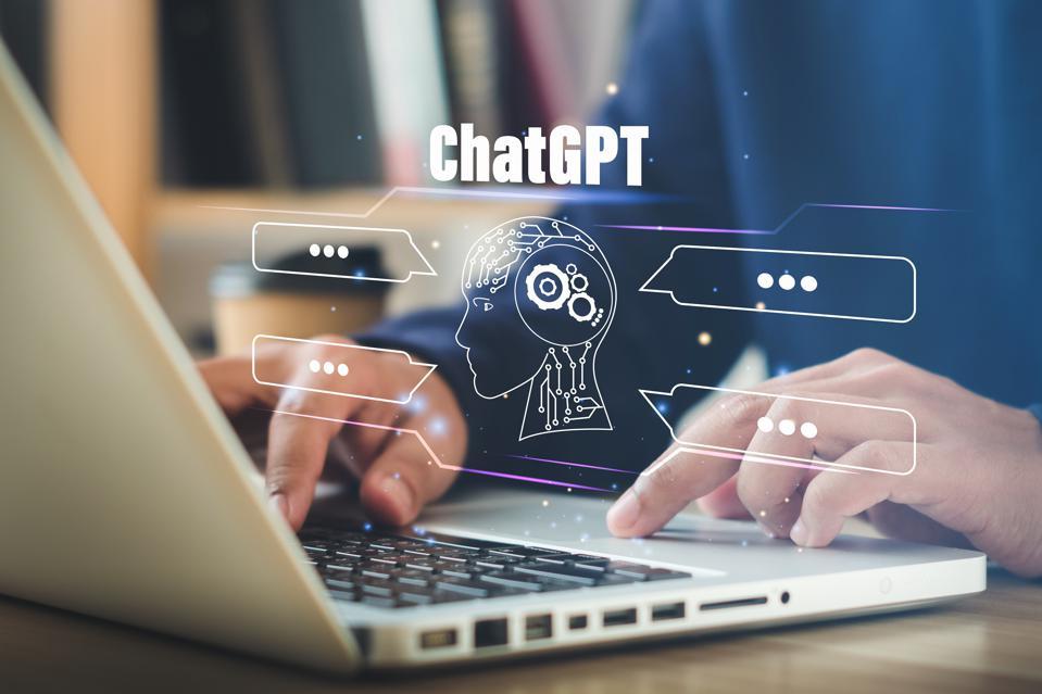 “Розумний” чат-бот ChatGPT вже в Україні: що він вміє та як користуватись