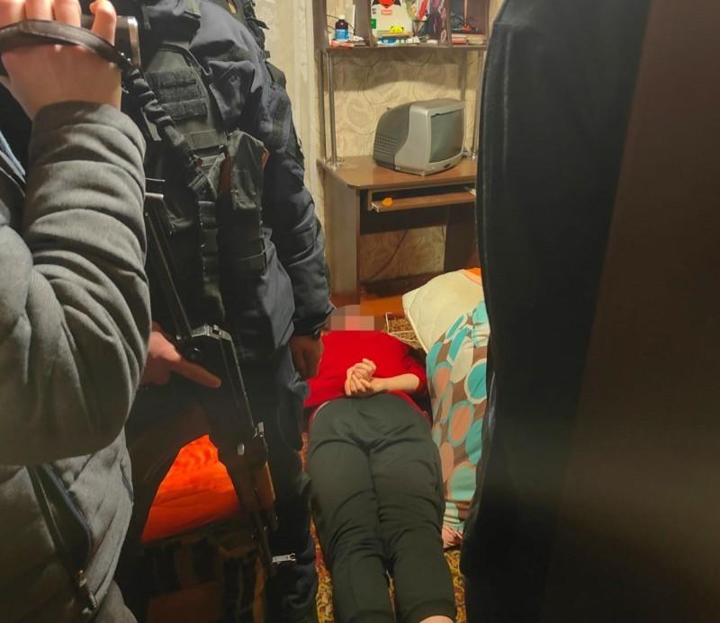 Ошукали 300 людей фейковими оголошеннями про продаж техніки – у Києві викрили групу шахраїв