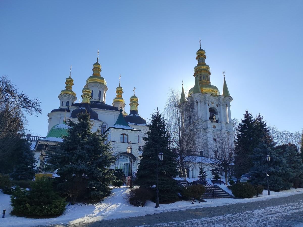 В якому стані гробниці з печер під час війни та хто догляне мощі святих Києво-Печерської Лаври