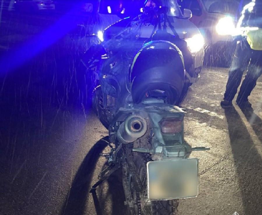 У Києві під час комендантської години на блокпосту у мотоцикліста знайшли автомат із глушником