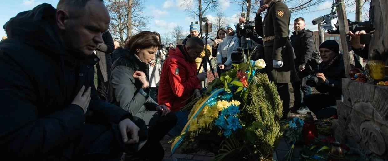 Марина Порошенко вшанувала пам’ять Героїв Небесної Сотні