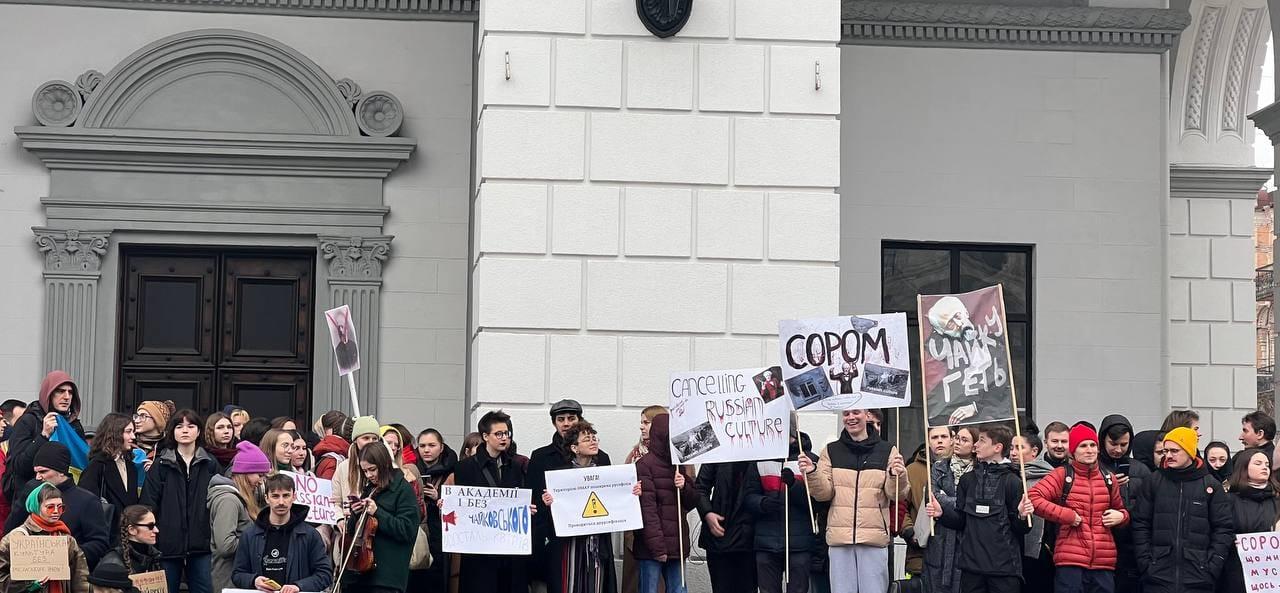 Консерваторія без Чайковського: студенти і викладачі музакадемії провели мирну акцію на Майдані