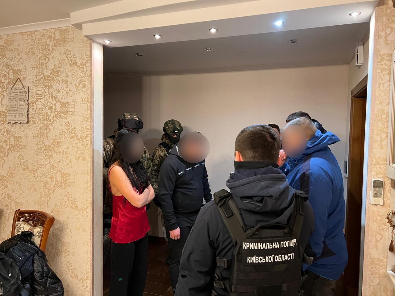 Продавали жінок в сексуальне рабство за кордон: 21-річна жінка організувала канал торгівлі людьми на Київщині