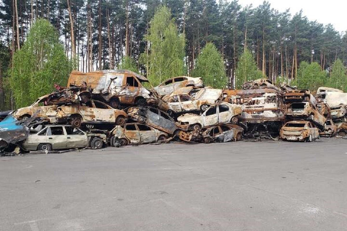 Залишки непотребу від спалених під час війни автомобілів та будівель призведуть до кліматичних змін