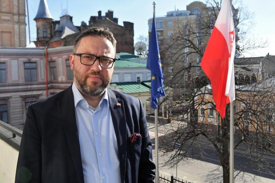 Після новини про початок повномаштабної війни пішов до своєї спальні в Києві, взяв піжаму і спав – посол Польщі Бартош Ціхоцкі