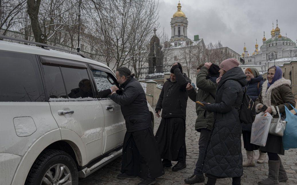 Прихожани УПЦ МП вигнали комісію, яка прийшла до Лаври
