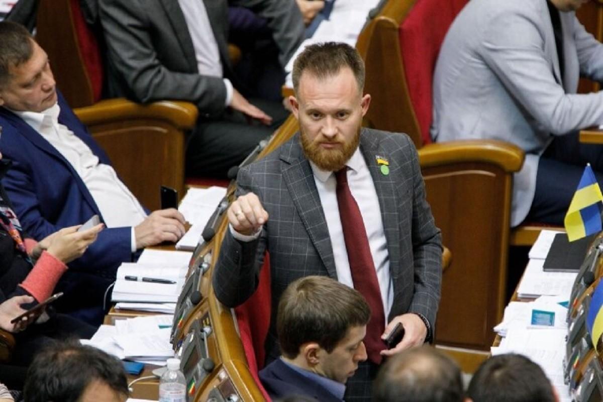 Обріс боргами та не вказав у декларації оренду квартири: чергову справу щодо депутата від “Слуг народу” розглянув суд