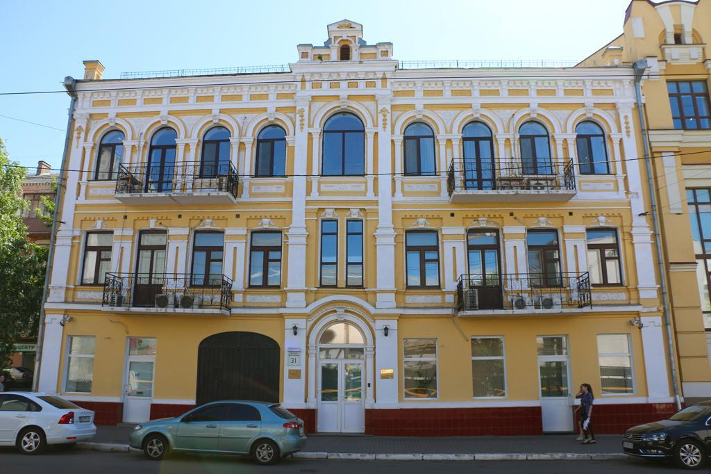 Щоб не націоналізували: у Києві ділки намагалися переоформити приміщення “Росатому”