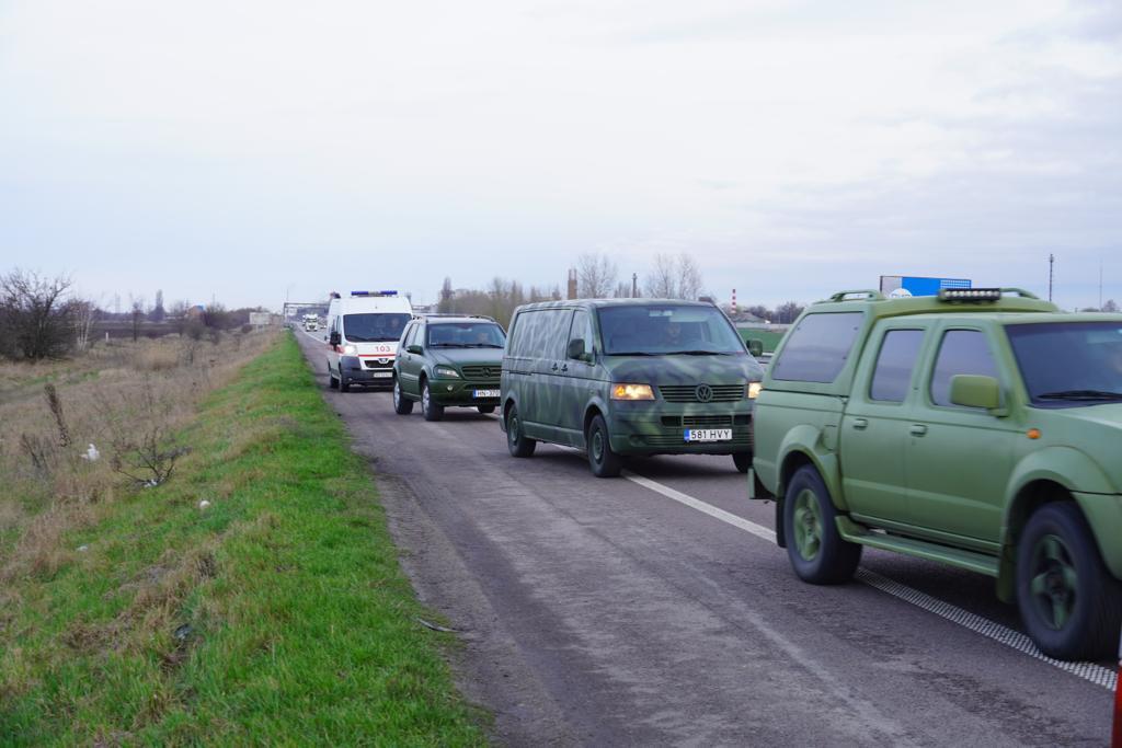Київщина передала бригаді “Чорні запорожці” автотехніку, безпілотники та медикаменти