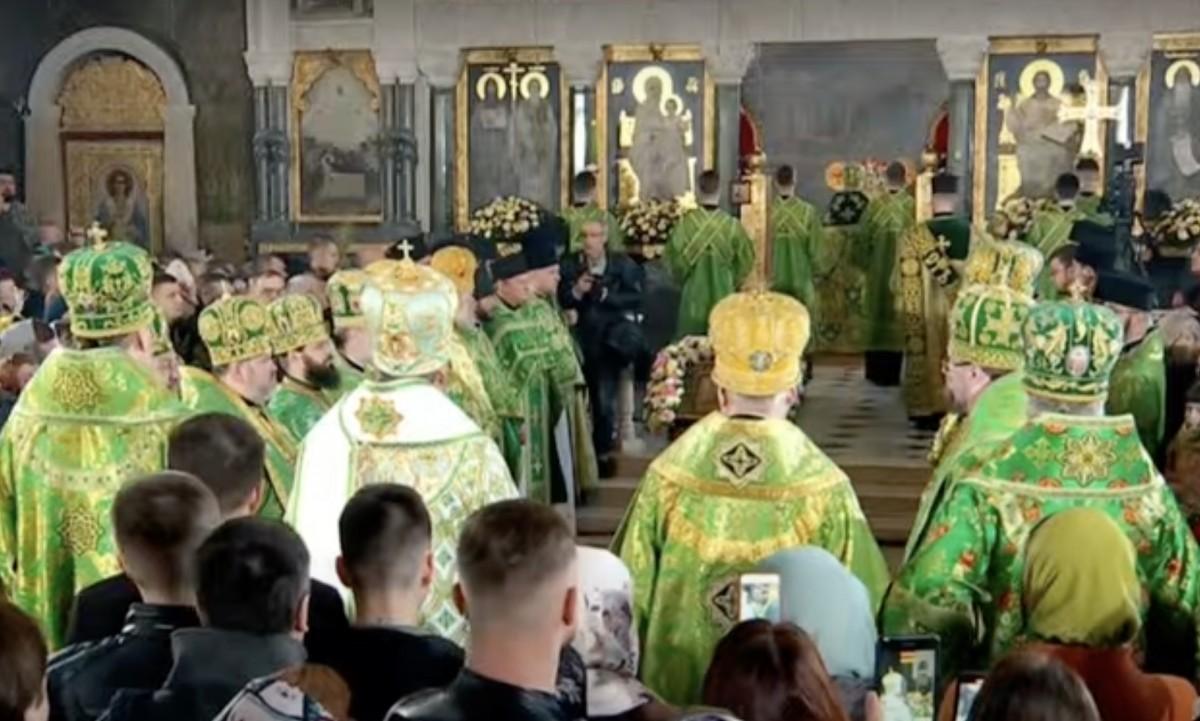 Епіфаній проводить літургію у Лаврі в день свята Входу Господнього в Єрусалим
