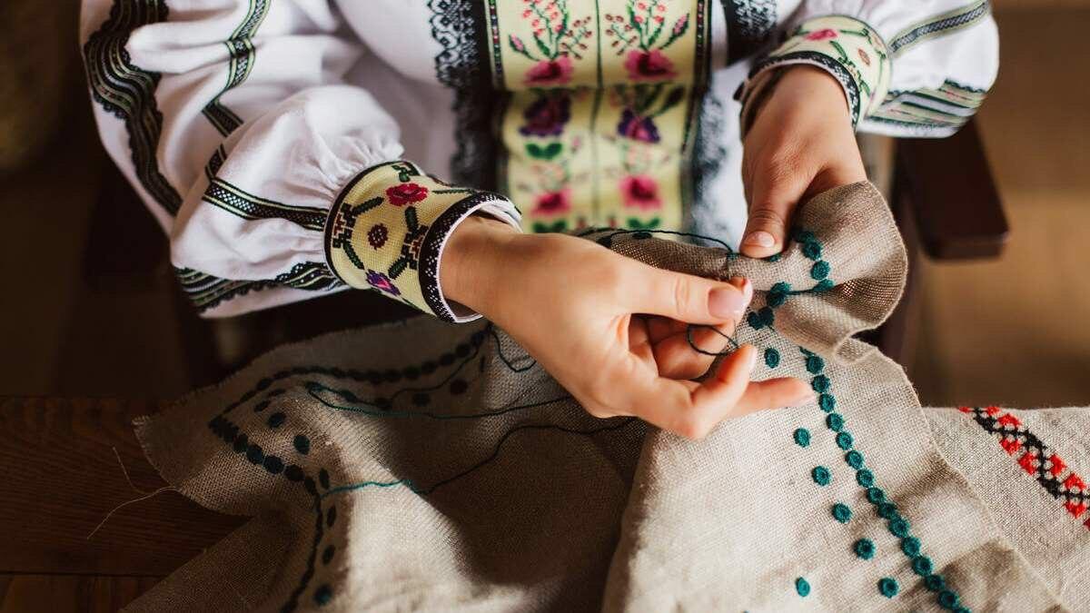 Відновлення старовинних вишивок: методи та технології