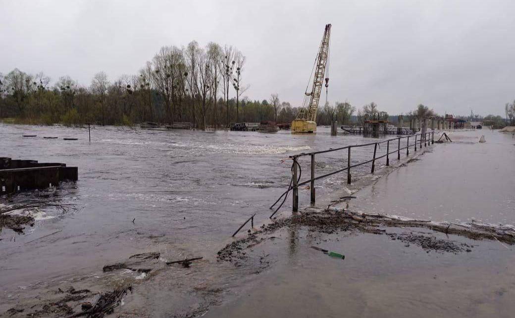 На Київщині майже відновили зруйновану переправу до Іванкова