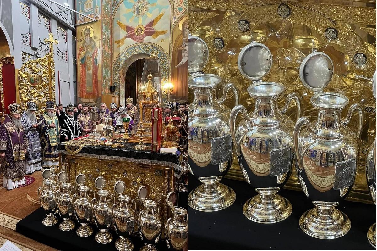 Самі собі патріархи: священики УПЦ вивезли з Києво-Печерської Лаври піч та почали варити миро для таїнств