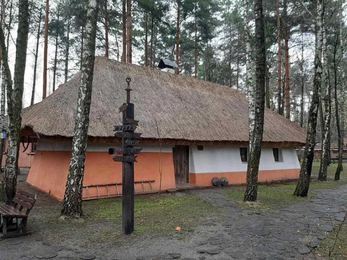 Під час вторгнення росіян на Київщину в музеї “Українське село” мирні жителі ховалися від обстрілів