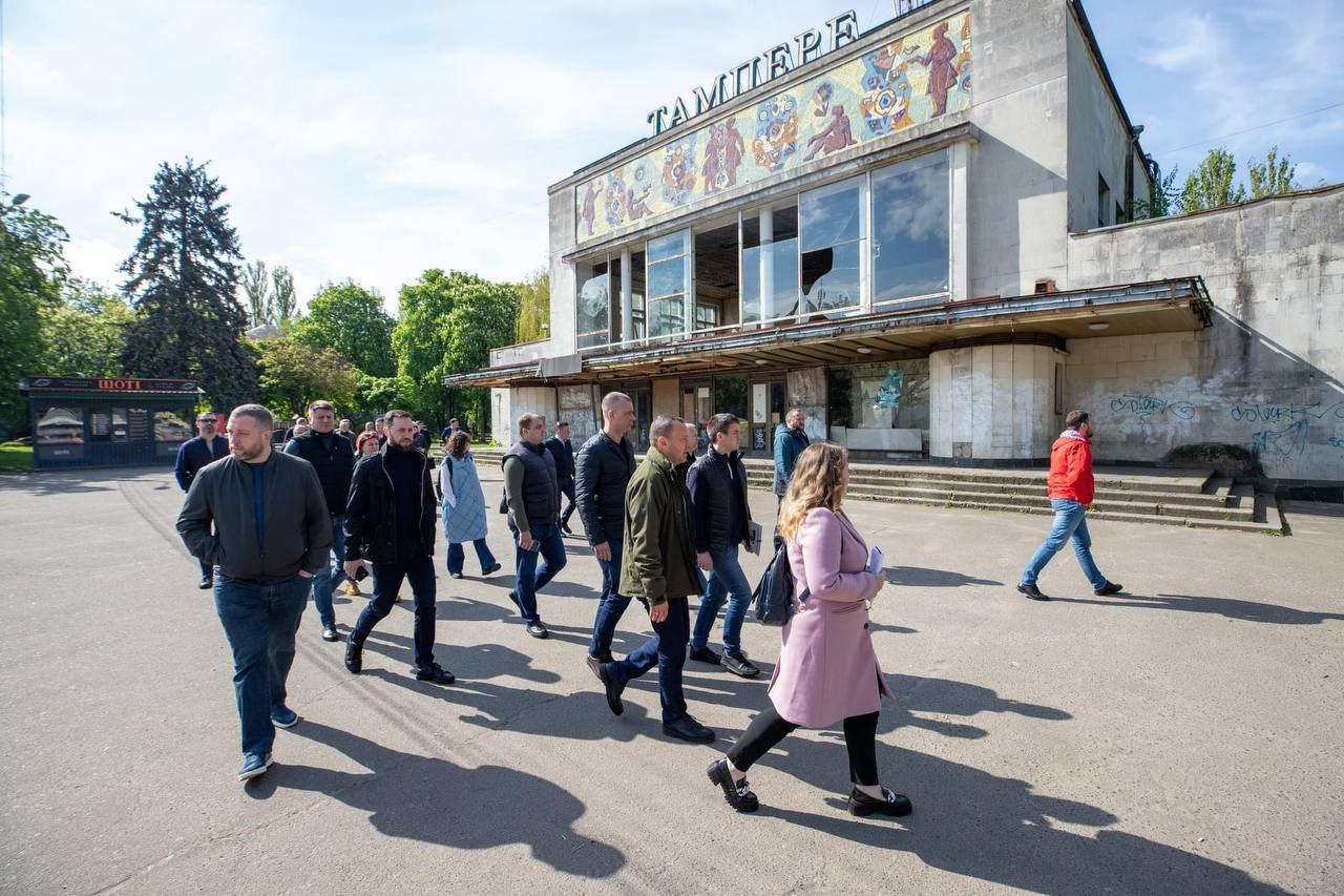 Біля кінотеатру “Тампере” приберуть незаконні будівлі і гаражі