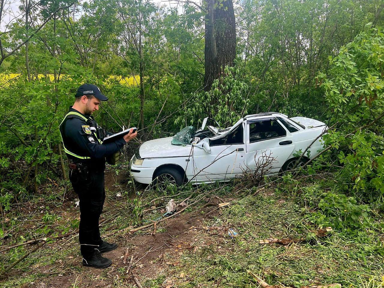 Взяв авто без дозволу батьків та потрапив у ДТП:  на Київщині травмувались неповнолітні