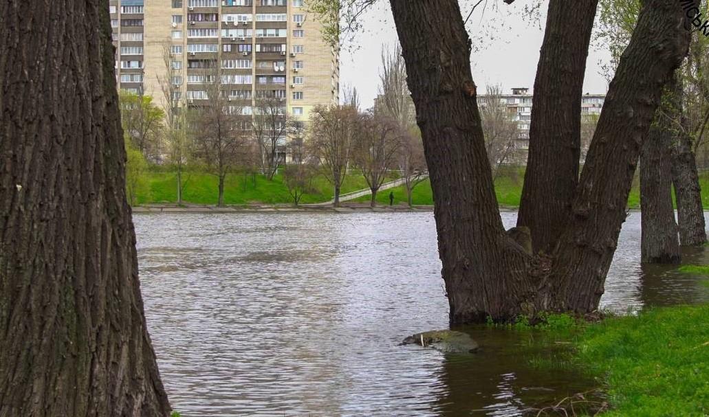 Рівень Дніпра у Києві на півтора метра перевищив норму