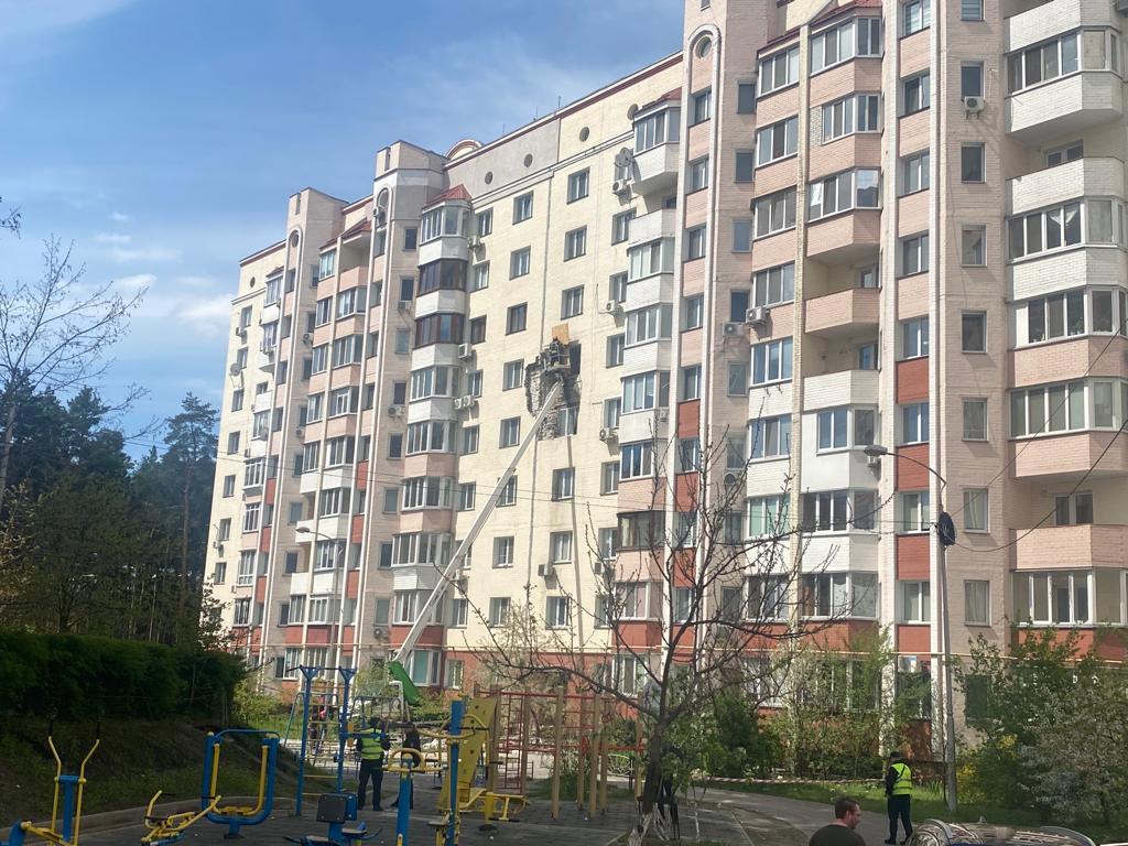 В Українці починають відновлювати будинок, пошкоджений під час атаки
