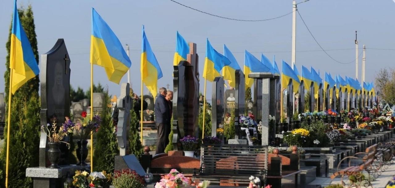 Київ компенсує вартість надгробків родинам всіх захисників, похованих у столиці