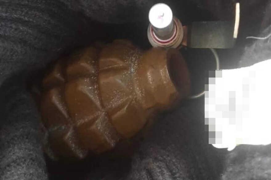 У Києві поліцейські затримали чоловіка з гранатою
