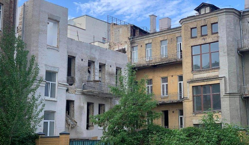 У Києві зносять 130-річний флігель під виглядом реставрації