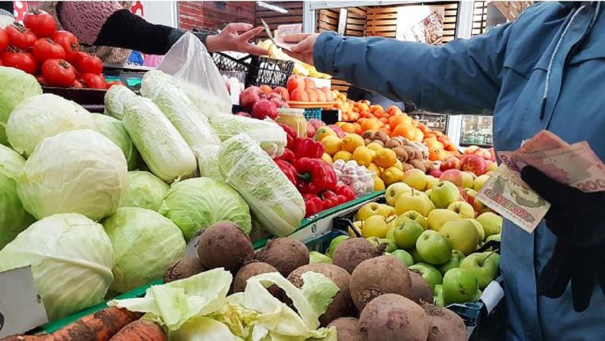 Овочі та фрукти доступні не всім: ціни на весняну продукцію відлякують покупців