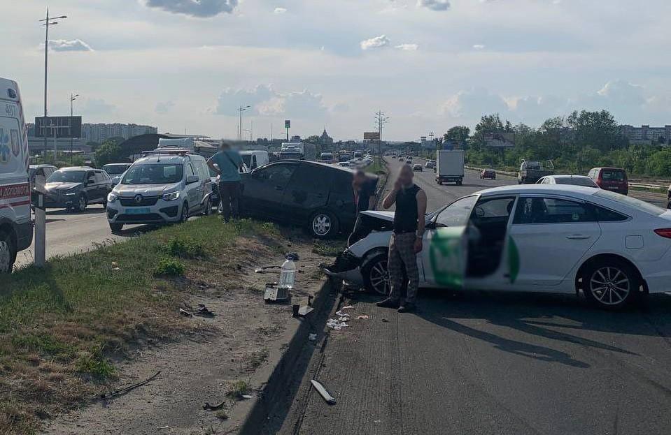 ДТП заблокувало рух транспорту на Кільцевій дорозі