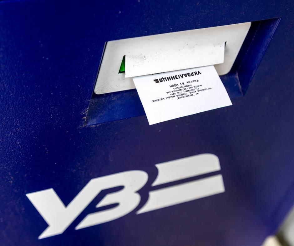 На 9 станціях приміських поїздів з’явились термінали з продажу квитків
