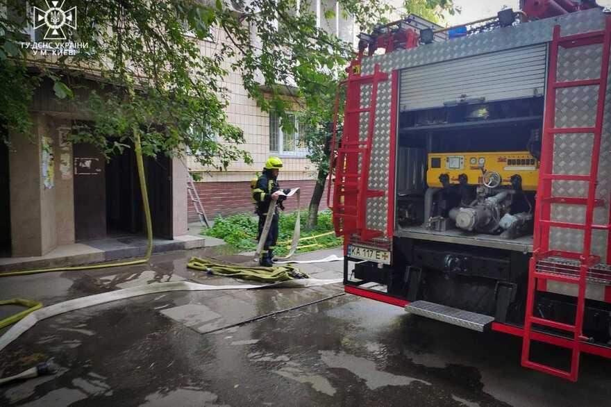 У Києві під час пожежі в квартирі загинула людина