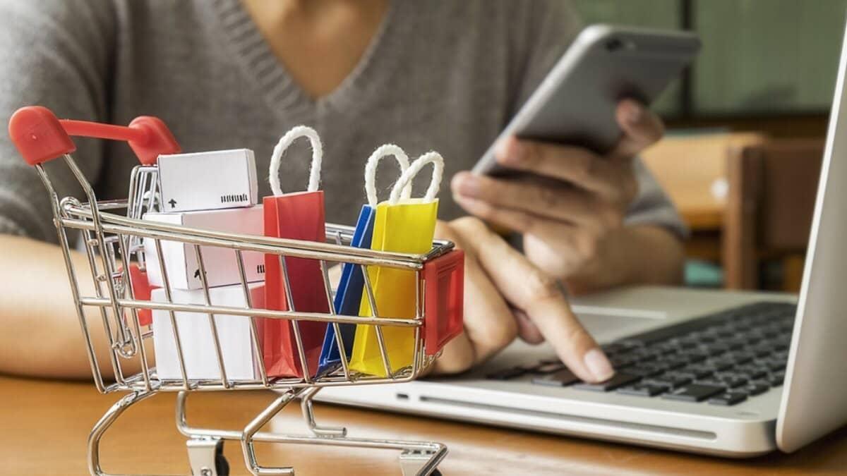 Як безпечно продавати та купувати товари через Інтернет: поради поліції