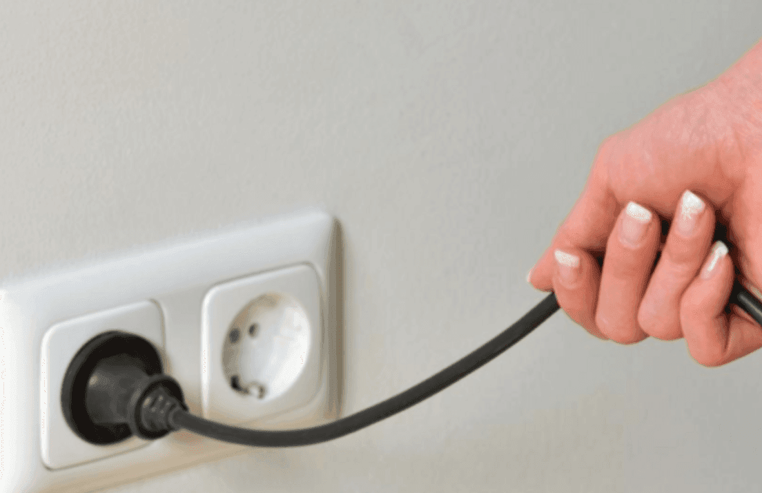 Дефіцит у системі: українців закликали економити електроенергію