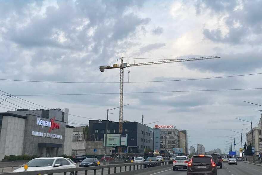 У Києві на Оболоні розпочалося скандальне будівництво висотки