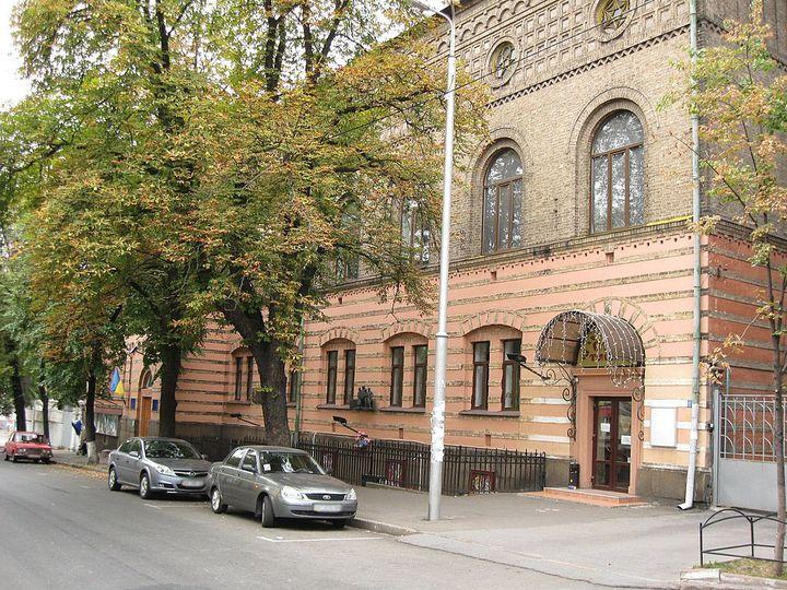 З університету Карпенка-Карого через суд видворили “неправильного” орендаря
