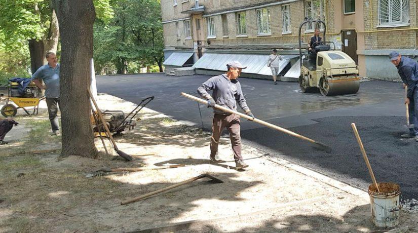 У Києві відновлюють ремонти дворів та міжквартальних проїздів