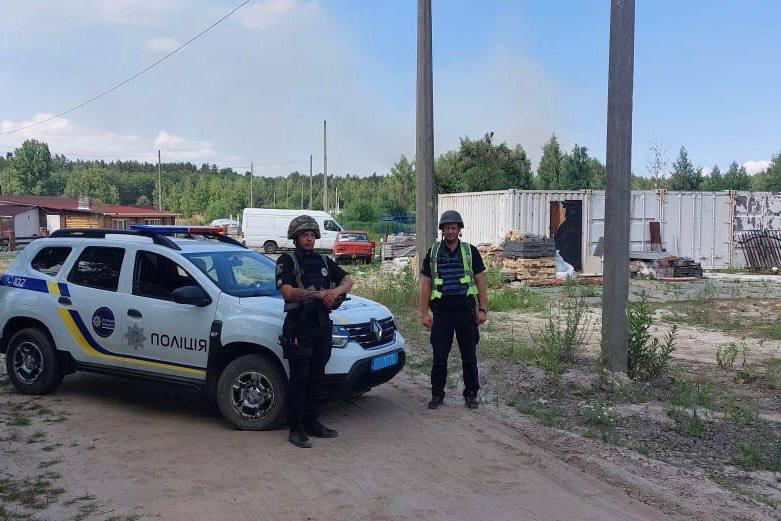 Масова детонація ворожих боєприпасів на Київщині: вогонь знищив 10 га лісу (відео)
