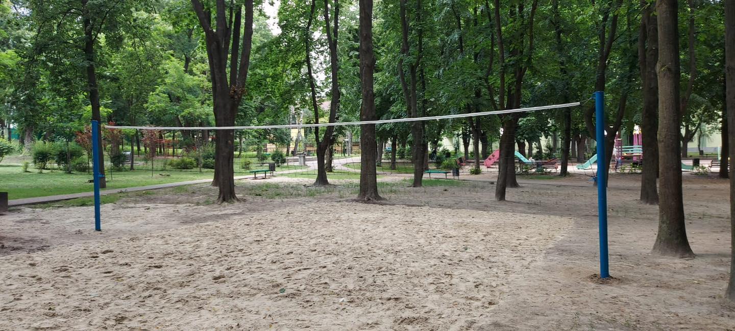 Без замків і парканів: для киян створили новий волейбольний майданчик