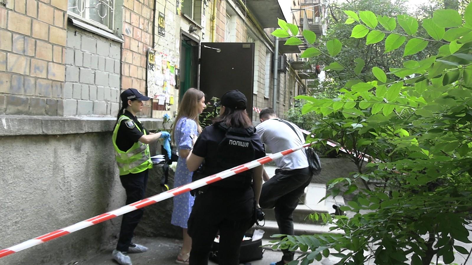 Двох підлітків знайшли мертвими на сходах будинку після вживання психотропів