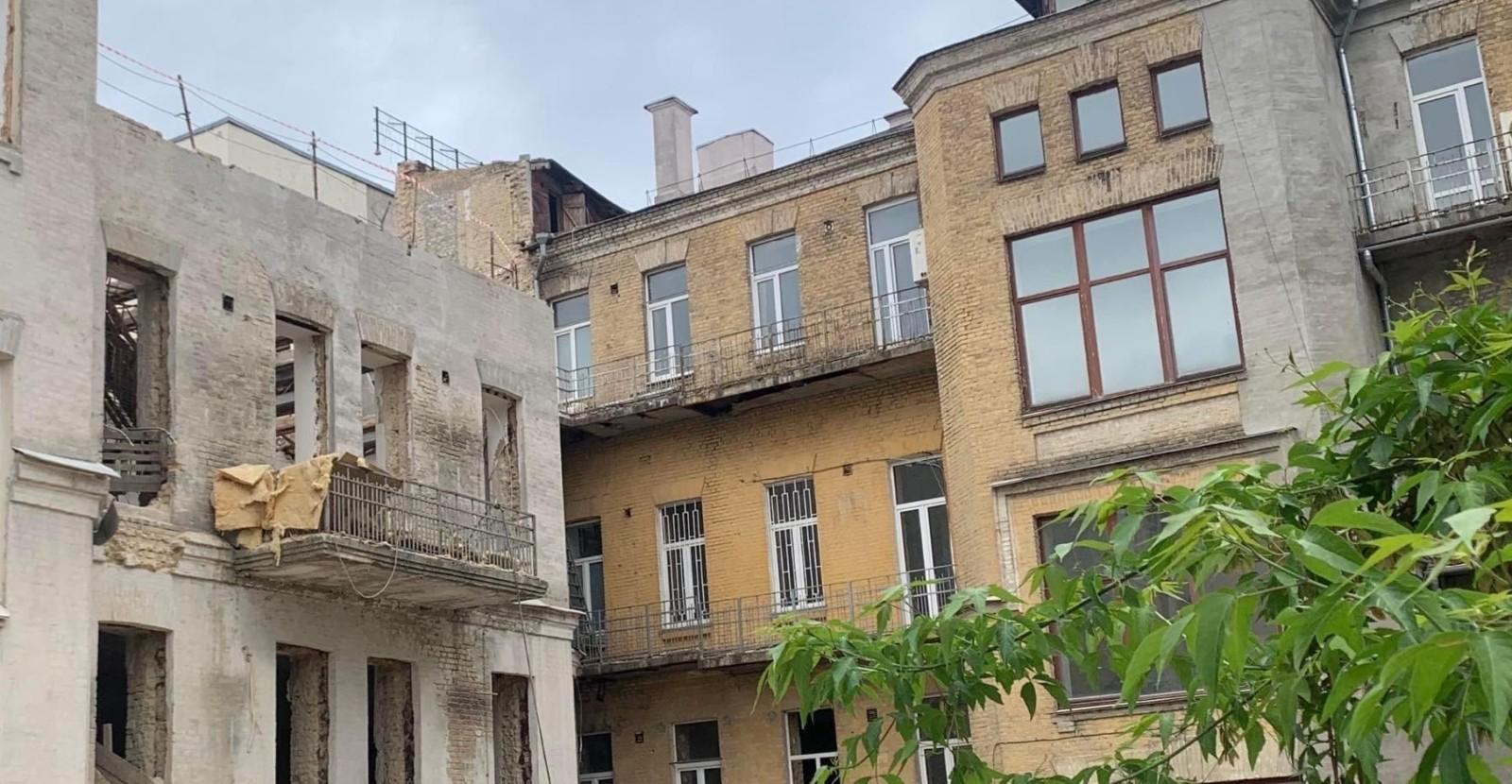 Забудовник “НЕСТ” знов незаконно зносить будинок 1913 року на Рейтарській й прикривається реставрацією