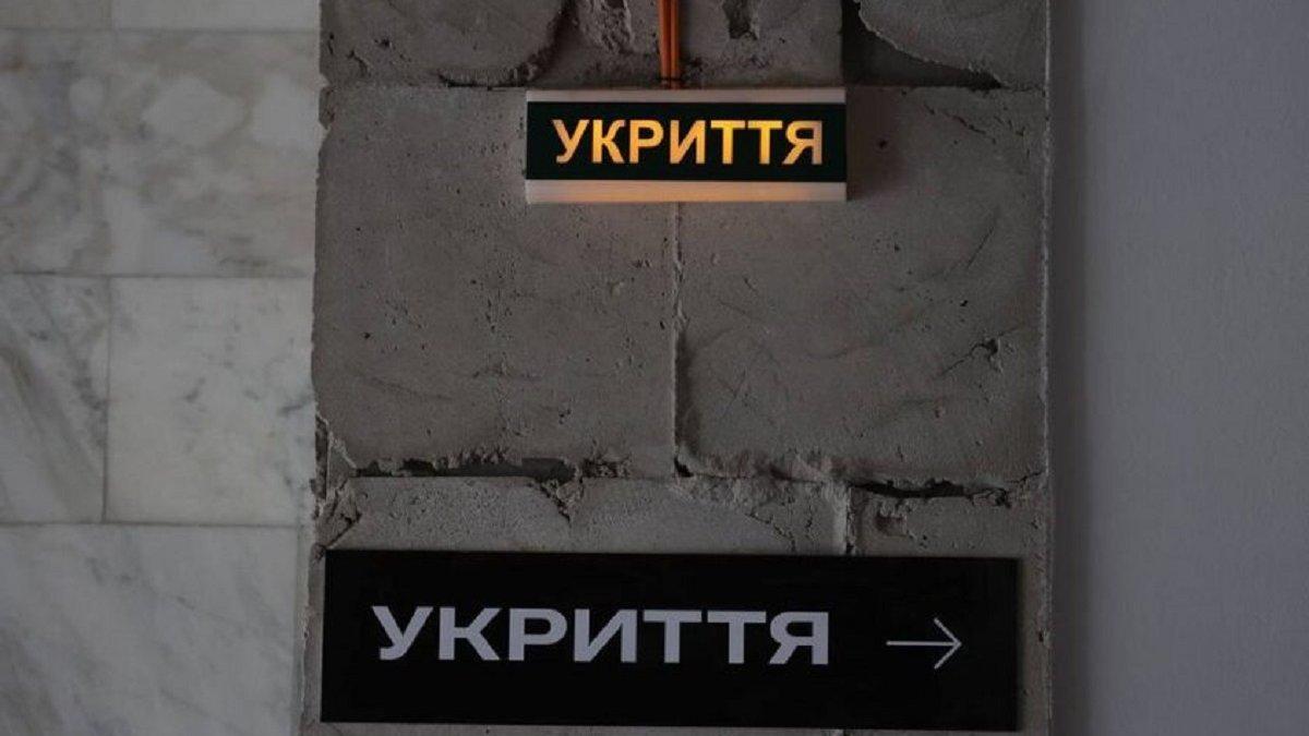 Стільці для укриттів «без радіації» – у столиці помітили схему з відмивання грошей під час закупівлі меблів