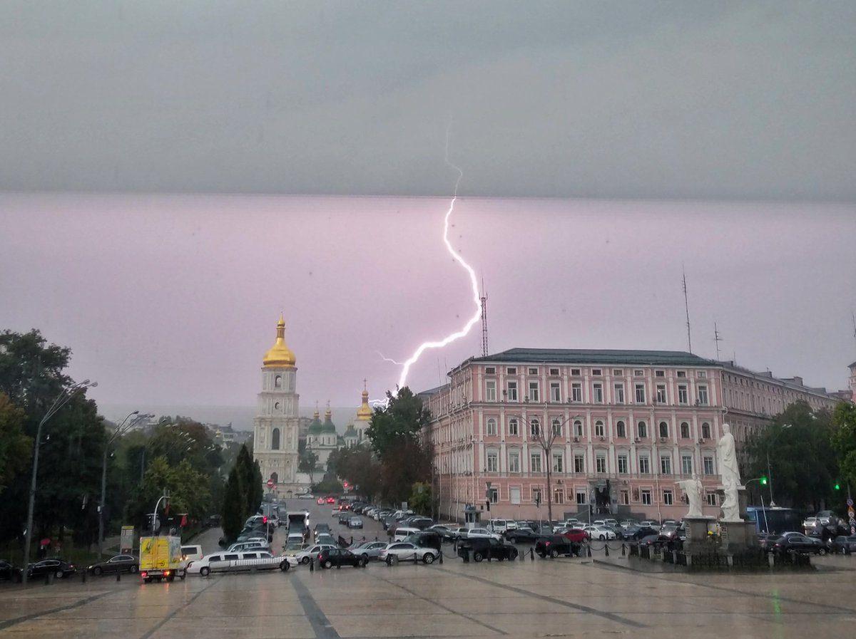 У Києві збирається гроза