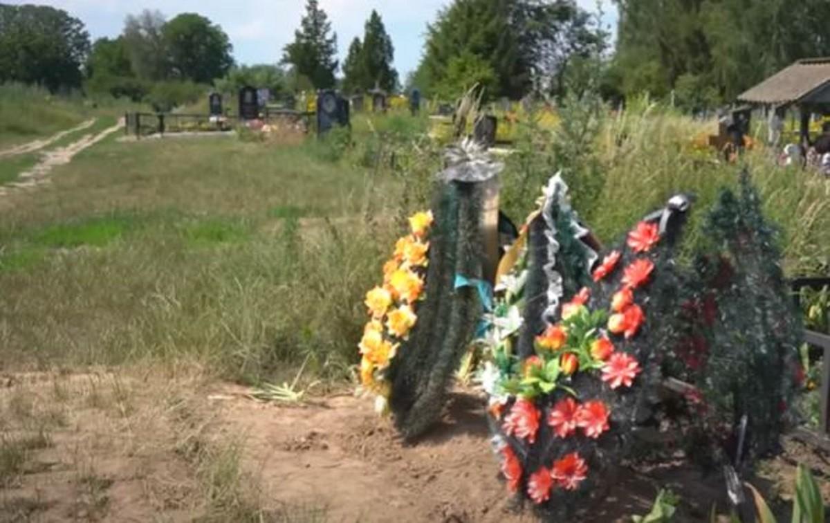 Викопав тіло та підкинув у двір: навіщо житель Гоголева вчинив наругу над могилою