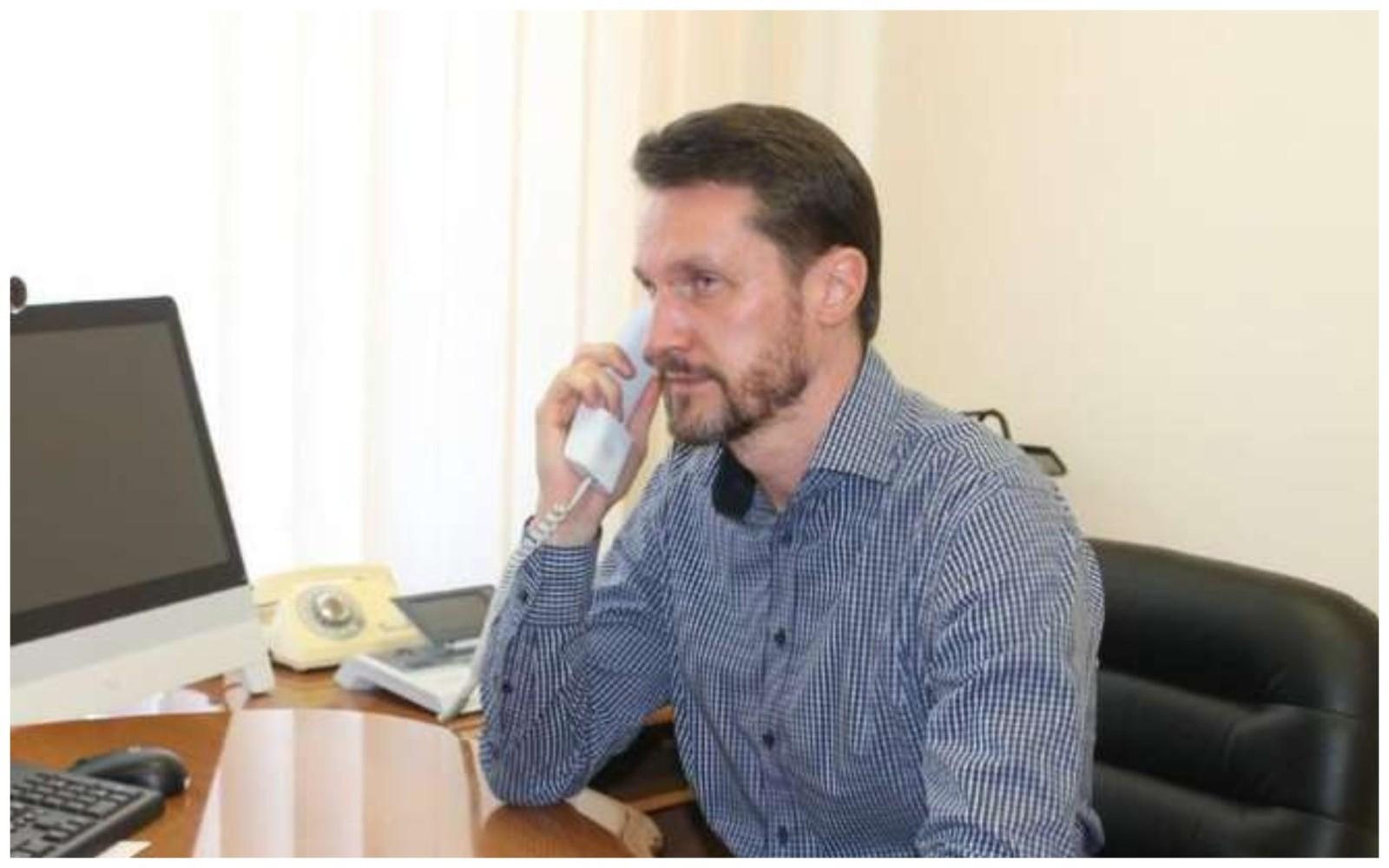 Звільнений за незадовільні укриття Ратніков досі проводить наради у Деснянській РДА