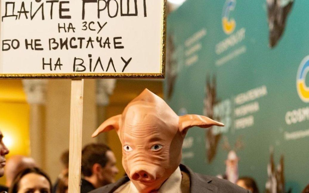 “Дайте гроші на ЗСУ, бо не вистачає на віллу”: відомий співак висміяв українських урядовців