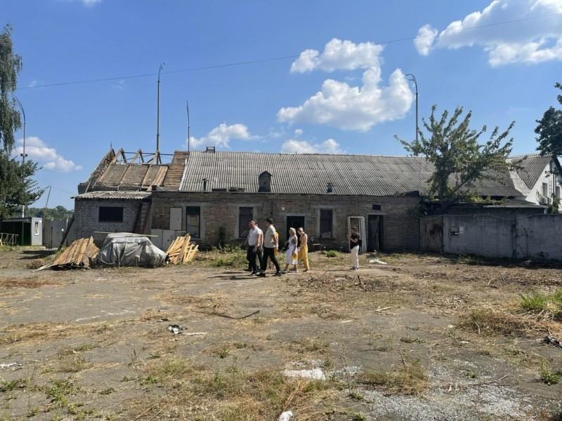 Забудовник знову почав руйнувати 200-річну будівлю на Подолі, яка вчора отримала охоронний статус