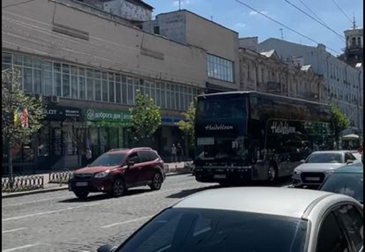 “От би нам такі”: кияни сперечаються, на якому маршруті краще їздити двоповерховим автобусам