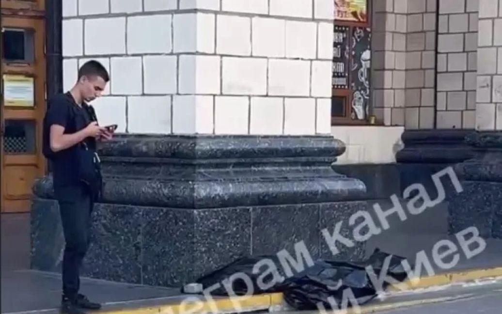 У Києві на Хрещатику виявили тіло людини
