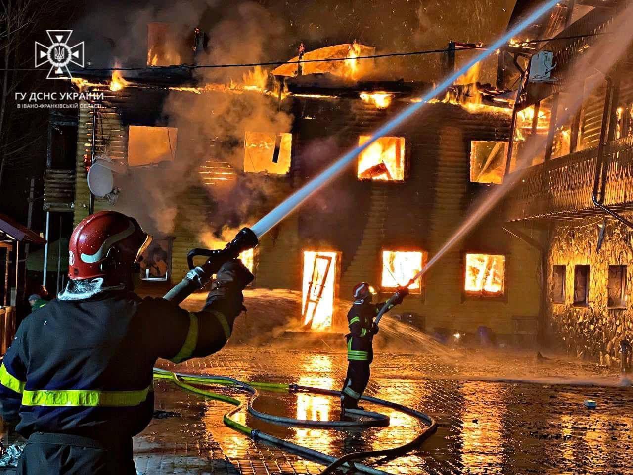 На Івано-Франківщині згорів дитячий табір, де відпочивали 148 дітей із Києва – що відомо