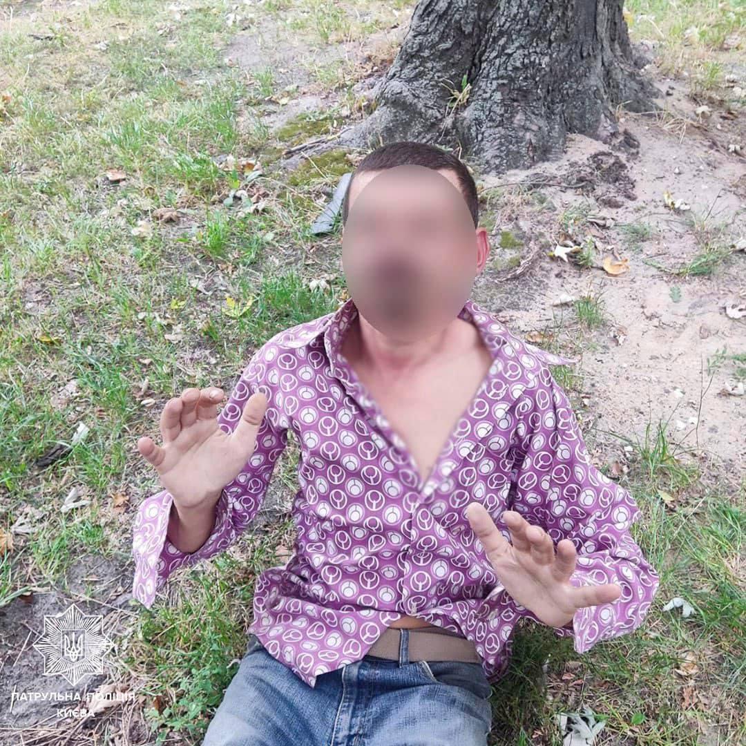Лицарі не перевелись: кияни затримали нападника, який побив жінок і намагався пограбувати