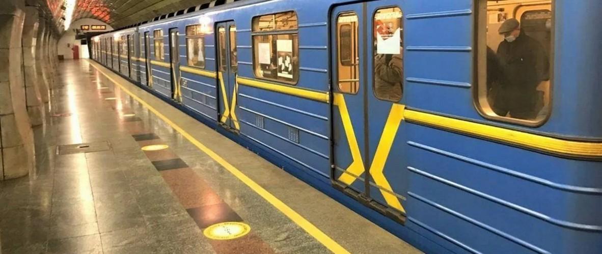 Готуйтеся: 13 грудня запрацює «човниковий» рух поїздів між станціями метро «Теремки»-«Деміївська»