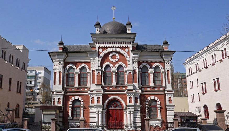До синагоги в Києві внесли новий сувій Тори у пам’ять про воїнів, які загинули за Україну